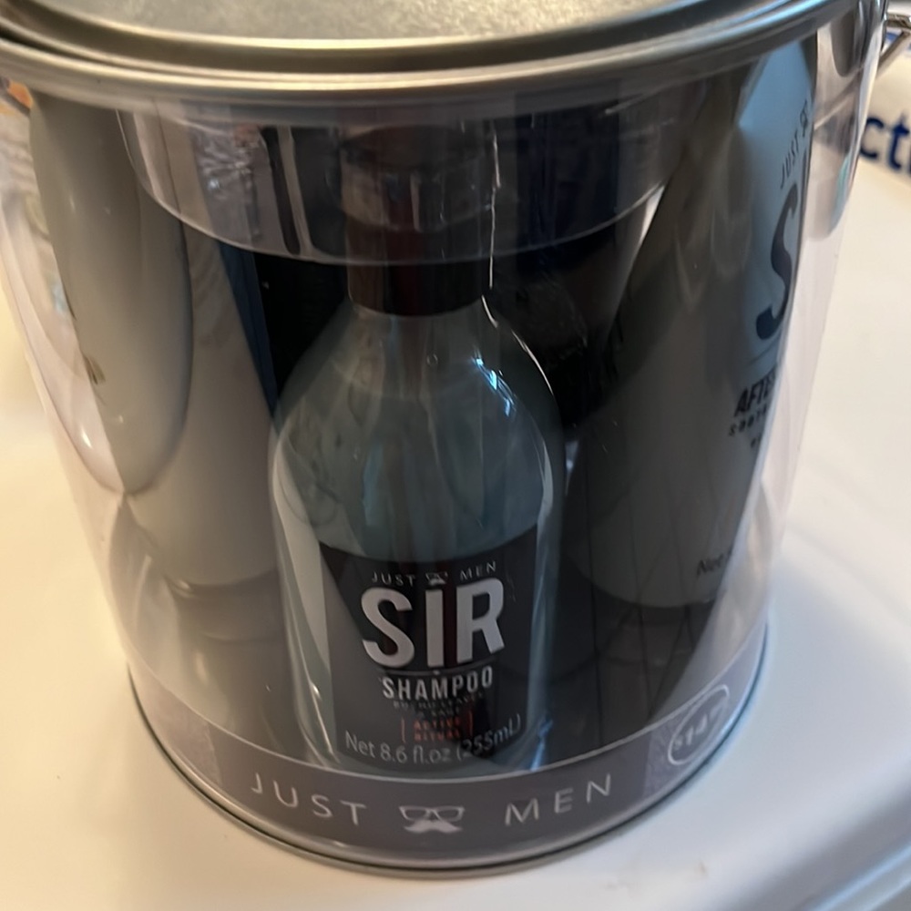 NWT! Just Men Tin Bath Gift Set!